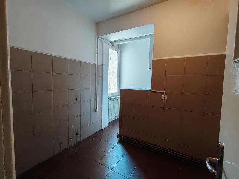 Piata Amzei, Magheru, 4 camere.